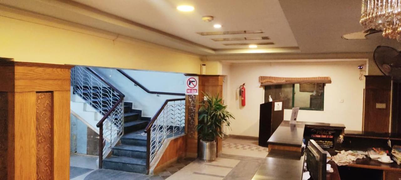 เดอะ แกรนด์ โฮเทล มัลตัน Hotel มุลตาน ภายนอก รูปภาพ