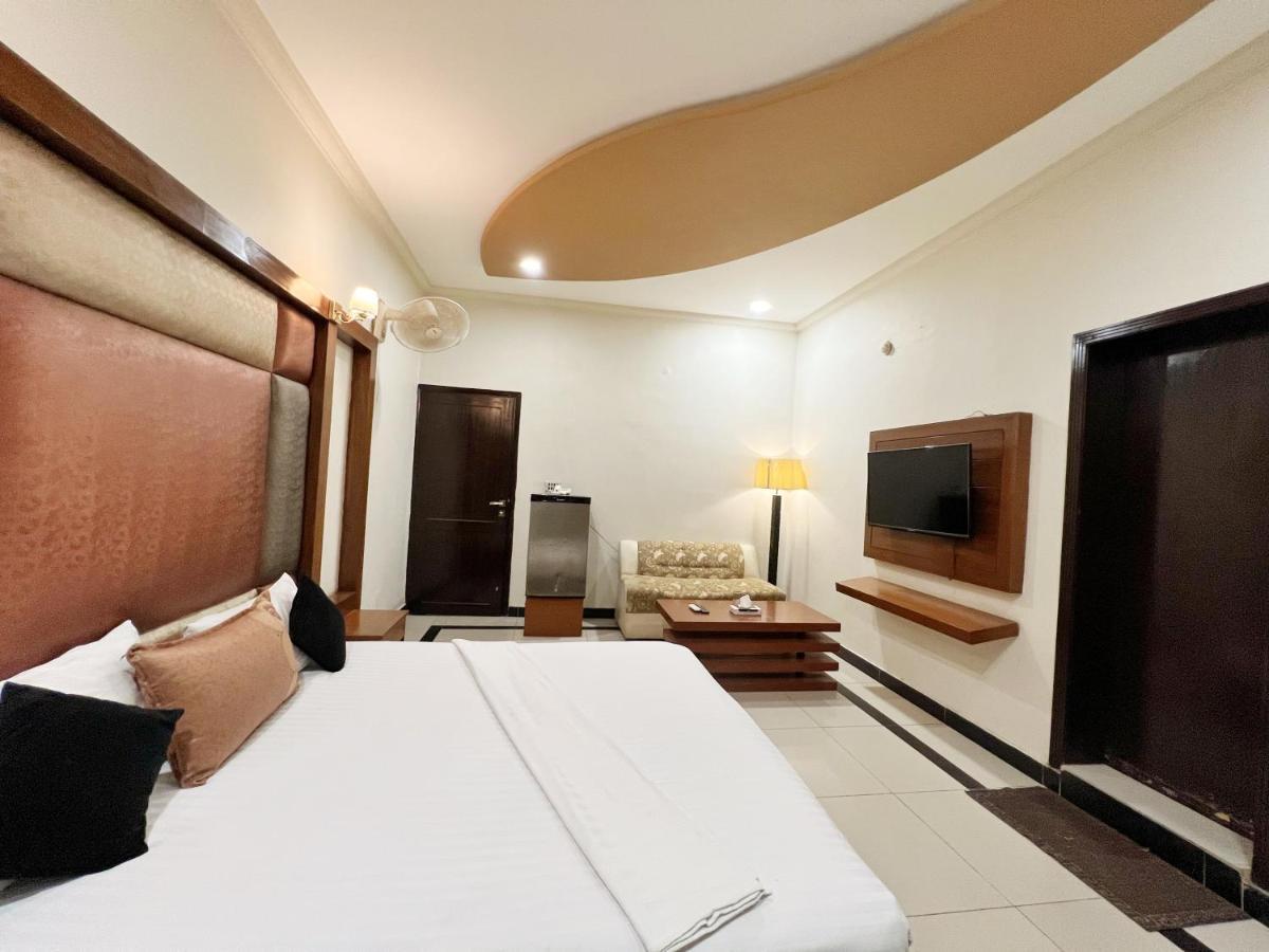 เดอะ แกรนด์ โฮเทล มัลตัน Hotel มุลตาน ภายนอก รูปภาพ