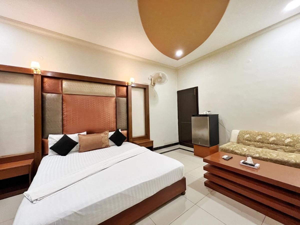 เดอะ แกรนด์ โฮเทล มัลตัน Hotel มุลตาน ภายนอก รูปภาพ