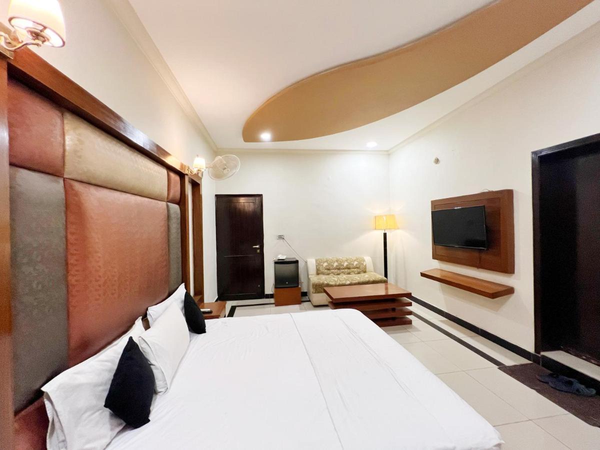 เดอะ แกรนด์ โฮเทล มัลตัน Hotel มุลตาน ภายนอก รูปภาพ